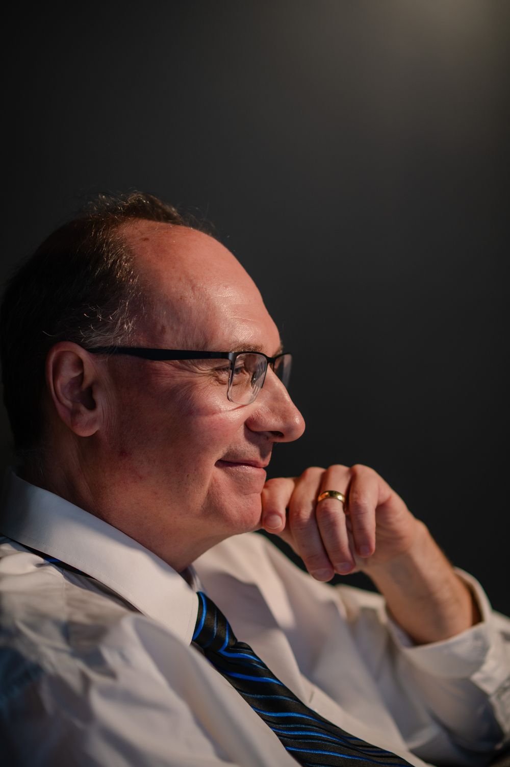 Dr. Leo Kraether Neto em atendimento